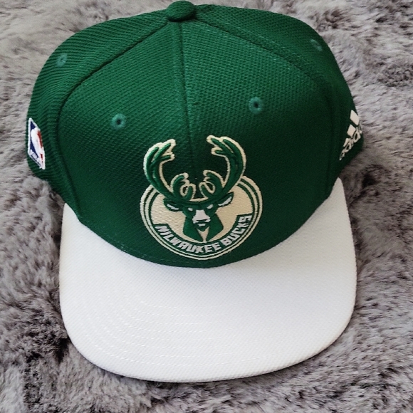 Milwaukee Bucks Snapback Hat Collection - Black, Green, White - Picture 6 of 7